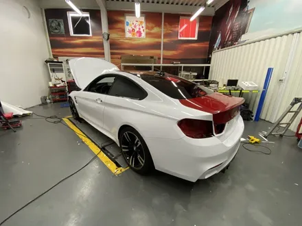 [BMW M4] 에이버리 유광화이트 전체랩핑 / 팀카스킨 / 에스알 / 서초구 방배동