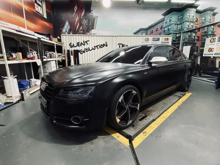 [팀카스킨 화성점] Audi A8 정체랩핑 / Avery satin black, 3M 4D real carbon point, Clifdesigns light color PPF / 서초구 방배동