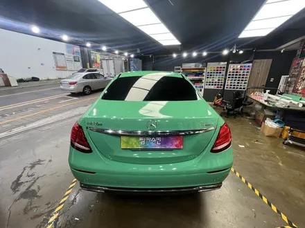 [팀카서초] 벤츠 E300 전체랩핑 / Avery Gloss Emerald Green / 서초구 방배동