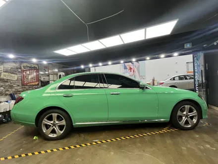 [팀카서초] 벤츠 E300 전체랩핑 / Avery Gloss Emerald Green / 서초구 방배동