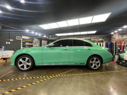 [팀카서초] 벤츠 E300 전체랩핑 / Avery Gloss Emerald Green / 서초구 방배동