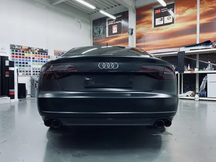 [팀카스킨 화성점] Audi A8 정체랩핑 / Avery satin black, 3M 4D real carbon point, Clifdesigns light color PPF / 서초구 방배동
