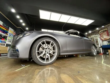 [팀카스킨 서초점] BENZ E43 AMG 전체랩핑 / 3M 2080 SATIN DARK GREY / #사다크 / 서초구 방배동