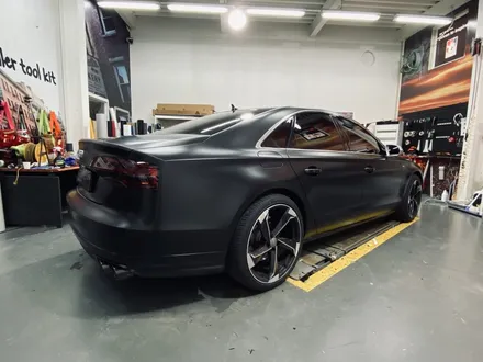 [팀카스킨 화성점] Audi A8 정체랩핑 / Avery satin black, 3M 4D real carbon point, Clifdesigns light color PPF / 서초구 방배동