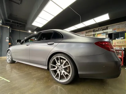 [팀카스킨 서초점] BENZ E43 AMG 전체랩핑 / 3M 2080 SATIN DARK GREY / #사다크 / 서초구 방배동