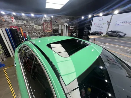 [팀카서초] 벤츠 E300 전체랩핑 / Avery Gloss Emerald Green / 서초구 방배동