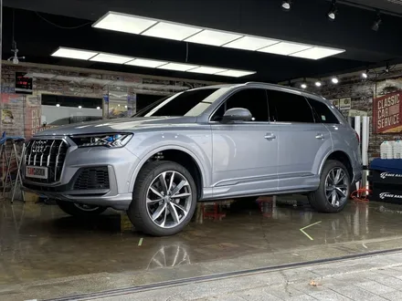 [팀카스킨 서초점] AUDI Q7의 멋진 블랙슈트 / 신차 유광블랙으로 전체랩핑 시공 후 출고기 ! / 서초구 방배동