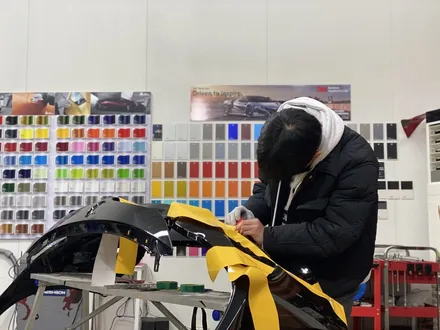 [팀카스킨 화성점]BMW m4 앞범퍼 Avery gloss dark yellow 시공 / 서초구 방배동