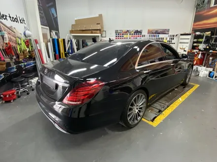 [팀카스킨 화성점] BENZ S클래스 트렁크부분 랩핑재시공 / 에이버리 유광블랙 / 서초구 방배동