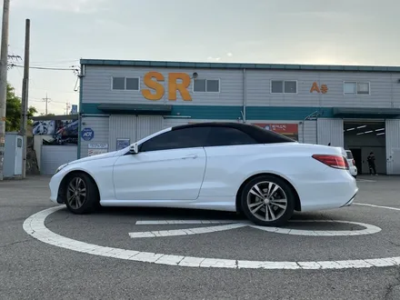 [팀카스킨 화성점] 벤츠 E200 까브리올레 의 Avery 다이아몬드 화이트 전체랩핑 시공 / 서초구 방배동