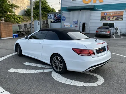 [팀카스킨 화성점] 벤츠 E200 까브리올레 의 Avery 다이아몬드 화이트 전체랩핑 시공 / 서초구 방배동