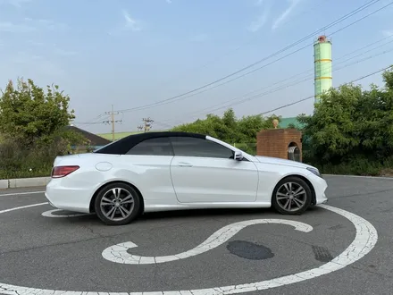 [팀카스킨 화성점] 벤츠 E200 까브리올레 의 Avery 다이아몬드 화이트 전체랩핑 시공 / 서초구 방배동