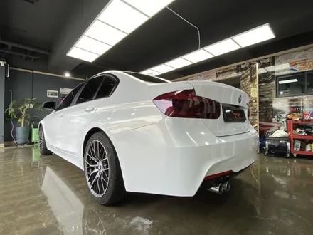 [팀카스킨 서초점] BMW 320d의 전체랩핑 제거 후 3M 2080 화이트골드스파클로 전체랩핑 / 서초구 방배동