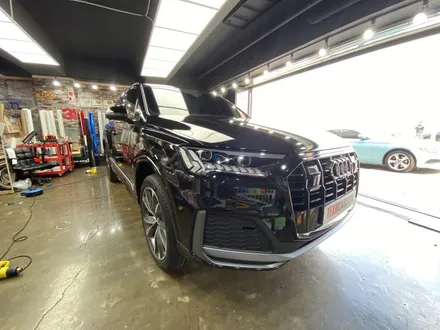 [팀카스킨 서초점] AUDI Q7의 멋진 블랙슈트 / 신차 유광블랙으로 전체랩핑 시공 후 출고기 ! / 서초구 방배동