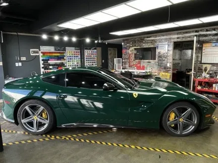 [팀카스킨 서초] 페라리 F12 Berlinetta / 에이버리 브리티쉬 그린으로 전체랩핑 / 서초구 방배동