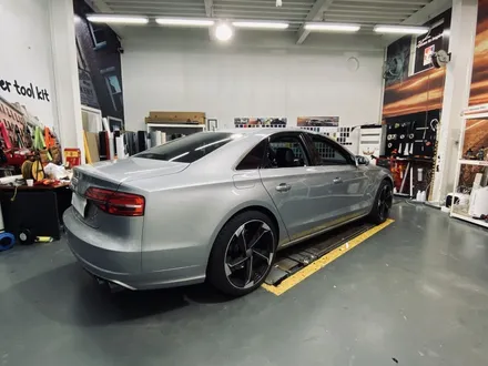 [팀카스킨 화성점] Audi A8 정체랩핑 / Avery satin black, 3M 4D real carbon point, Clifdesigns light color PPF / 서초구 방배동
