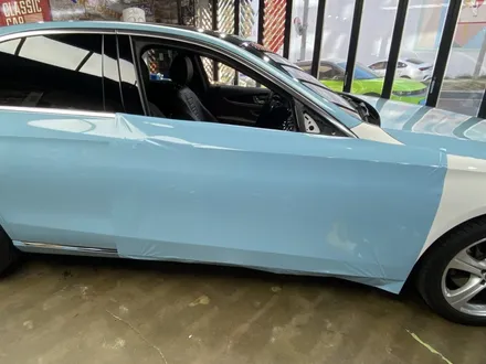 [팀카스킨 서초점] 벤츠 E220D 사고 수리 후 재시공 / AVERY SEA BREEZE BLUE / 서초구 방배동