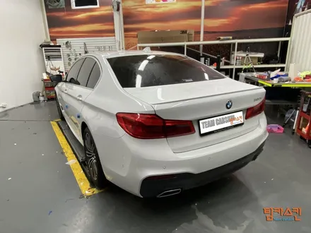 [BMW 530d] 화이트바디에는 필수 ! 유광블랙 루프스킨#팀카스킨 #랩핑 #루프스킨 / 서초구 방배동