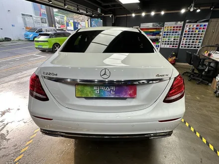 [팀카서초] 벤츠 E300 전체랩핑 / Avery Gloss Emerald Green / 서초구 방배동