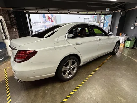 [팀카서초] 벤츠 E300 전체랩핑 / Avery Gloss Emerald Green / 서초구 방배동