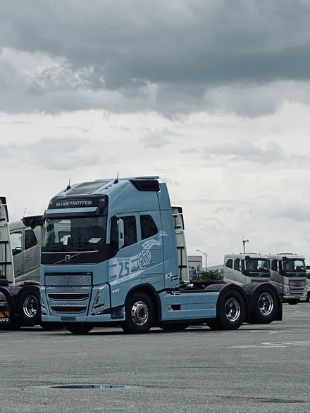 [팀카스킨] VOLVO TRUCK KOREA 25주년 한정판 데칼 출장시공 / 서초구 방배동