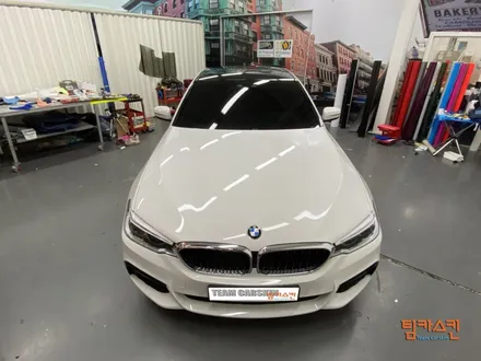 [BMW 530d] 화이트바디에는 필수 ! 유광블랙 루프스킨#팀카스킨 #랩핑 #루프스킨 / 서초구 방배동
