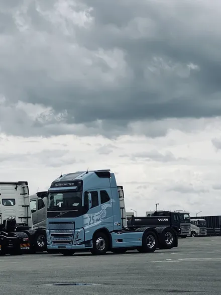 [팀카스킨] VOLVO TRUCK KOREA 25주년 한정판 데칼 출장시공 / 서초구 방배동