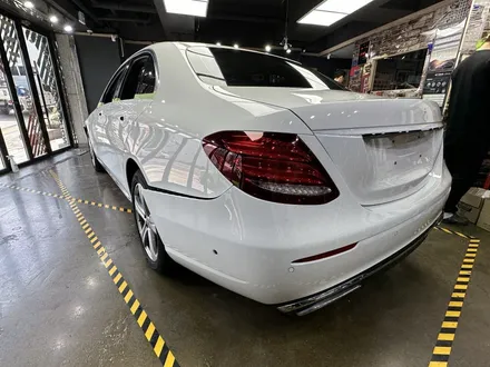 [팀카서초] 벤츠 E300 전체랩핑 / Avery Gloss Emerald Green / 서초구 방배동