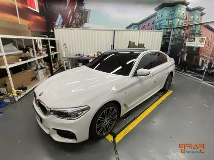 [BMW 530d] 화이트바디에는 필수 ! 유광블랙 루프스킨#팀카스킨 #랩핑 #루프스킨 / 서초구 방배동