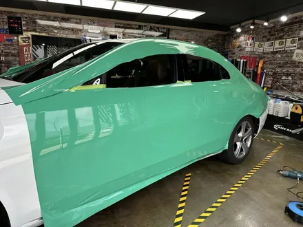 [팀카서초] 벤츠 E300 전체랩핑 / Avery Gloss Emerald Green / 서초구 방배동