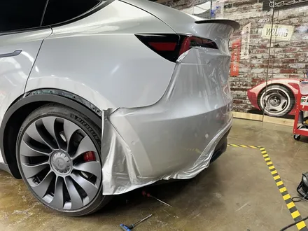 [팀카스킨 서초] TESLA Model Y 사고수리 후 랩핑 부분 재시공 / 서초구 방배동
