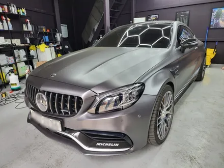 메르세데스 벤츠 w205 C63 AMG 쿠페 송풍구 1열 엠비언트 라이트 시공 / 부산 해운대구