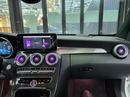 메르세데스 벤츠 w205 C63 AMG 쿠페 송풍구 1열 엠비언트 라이트 시공 / 부산 해운대구