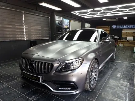 메르세데스 벤츠 C 클래스 쿠페 크롬 죽이기 랩핑 시공 w205 C63 AMG / 부산 해운대구