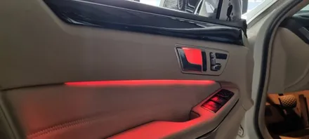 벤츠 E220d 실내 엠비언트 확장 시공 / 부산 해운대구