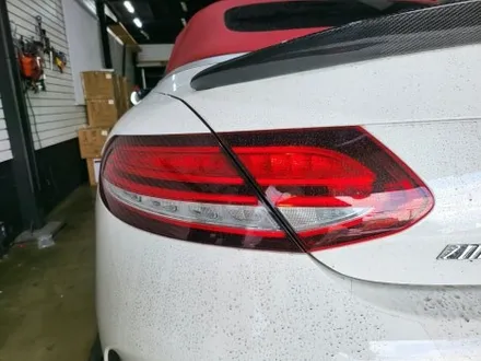 메르세데스 벤츠 w205 C63 AMG 카브레올레 테일램프 톤다운 스모그 필름 랩핑 시공 / 부산 해운대구