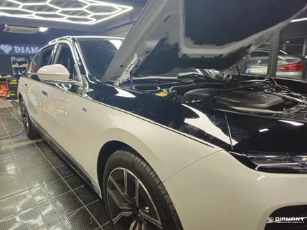 부산해운대랩핑 BMW 7시리즈 상단투톤랩핑 코치라인까지 신차랩핑튜닝은 디아만트에서 / 부산 해운대구