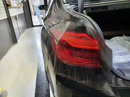 BMW G30 528i 엠블럼 랩핑 테일램프 스모그 필름 시공 부산 송정 기장 외관 튜닝샵 디아만트 마스터샵 / 부산 해운대구