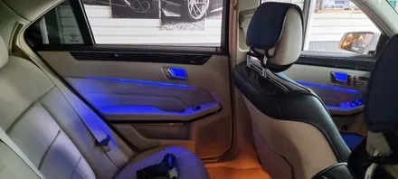 벤츠 E220d 실내 엠비언트 확장 시공 / 부산 해운대구