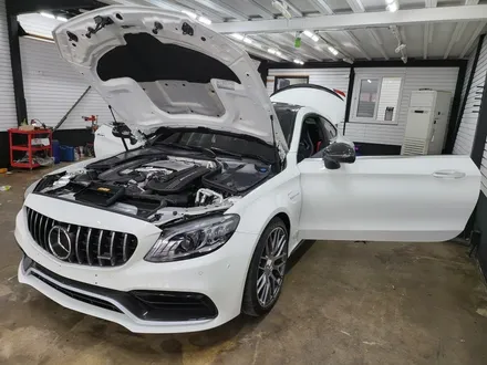 메르세데스 벤츠 w205 C63s AMG 3M2080 사틴 다크 그레이 전체 랩핑 시공 / 부산 해운대구