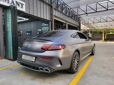 부산 해운대 기장 일광 랩핑 외관튜닝 디아만트 마스터샵 메르세데스 벤츠 W205 C63AMG 쿠페 테일램프 스모그필름 톤다운 시공 / 부산 해운대구