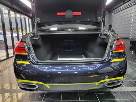 BMW G11 7시리즈 에이버리 유광 화이트 전체 랩핑  크롬 죽이기 랩핑 전면 측면 1 열 썬팅 / 부산 해운대구