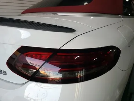 메르세데스 벤츠 w205 C63 AMG 카브레올레 테일램프 톤다운 스모그 필름 랩핑 시공 / 부산 해운대구