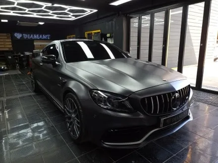 메르세데스 벤츠 C 클래스 쿠페 크롬 죽이기 랩핑 시공 w205 C63 AMG / 부산 해운대구