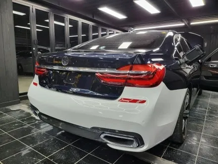 BMW G11 7시리즈 에이버리 유광 화이트 전체 랩핑  크롬 죽이기 랩핑 전면 측면 1 열 썬팅 / 부산 해운대구
