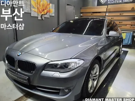 BMW F10 520D 에이버리 글라스 블랙 루프 스킨 시공 부산 송정 기장 루프스킨 작업 하는집 디아만트 마스터샵 / 부산 해운대구