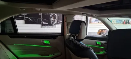 벤츠 E220d 실내 엠비언트 확장 시공 / 부산 해운대구