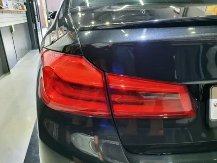 BMW G30 528i 엠블럼 랩핑 테일램프 스모그 필름 시공 부산 송정 기장 외관 튜닝샵 디아만트 마스터샵 / 부산 해운대구