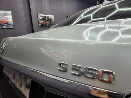 부산 해운대 송정 기장 일광 랩핑 전문점 디아만트 마스터샵 메르세데스 벤츠 마이바흐 S560 투톤 랩핑 시공 에이버리 랩핑 유광실버 메탈릭 필름 / 부산 해운대구