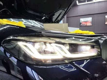 BMW G30 530i 전면 프론트 PPF 시공,프론트 휀더 가니시 블랙유광 랩핑,라이트 톤다운 스모그 필름 시공 / 부산 해운대구